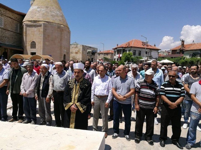 Beyşehir’de demokrasi şehitleri için gıyabi cenaze namazı