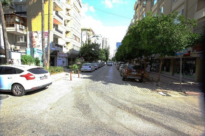 Adana’ya "Demokrasi Sokağı"