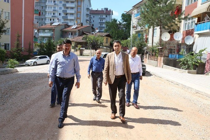 Başkan Eroğlu, alt yapı ve yol çalışmalarını yerinde inceledi