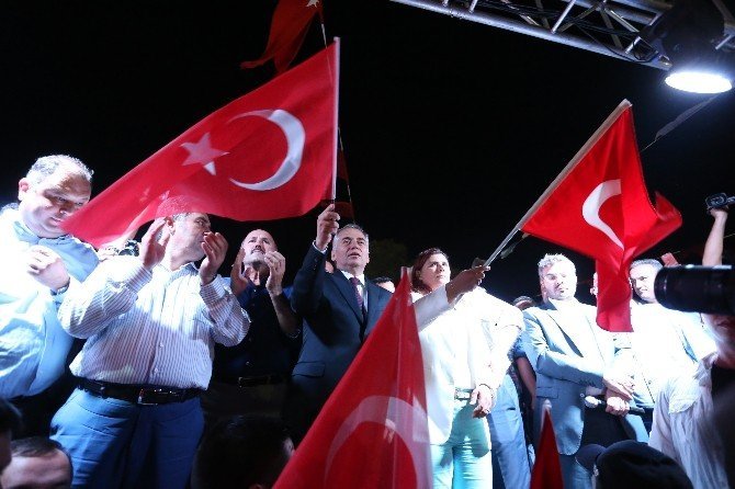 Başkan Zolan Aydın’da ‘demokrasi nöbeti’ne katıldı