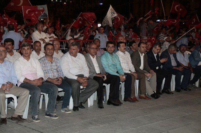 Belediye Başkanı Mehmet Ekinci vatandaşları yalnız bırakmıyor