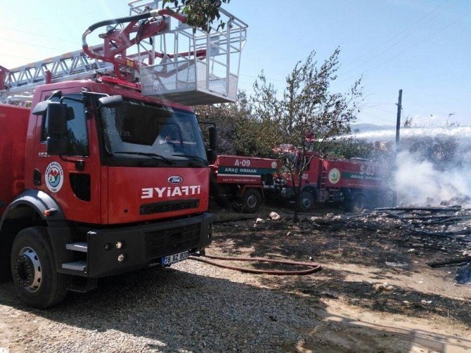 Kastamonu’da anız ateşi üç evi yaktı