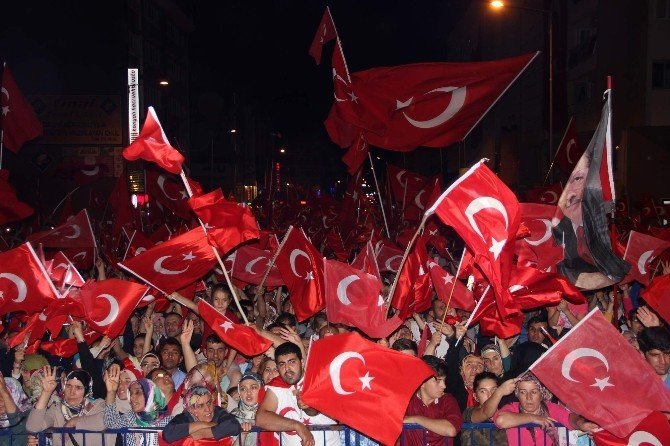 Uğur Işılak, Nevşehir’de demokrasi nöbetine katıldı
