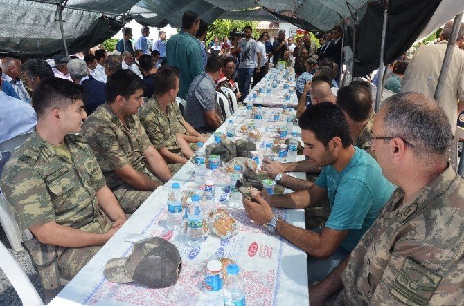 Bakan Tüfenkci, şehit asker için okutulan mevlide katıldı