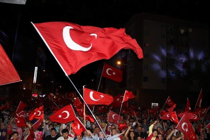 Bakan Özhaseki, telefon bağlantısı ile Nevşehir’de vatandaşlara seslendi