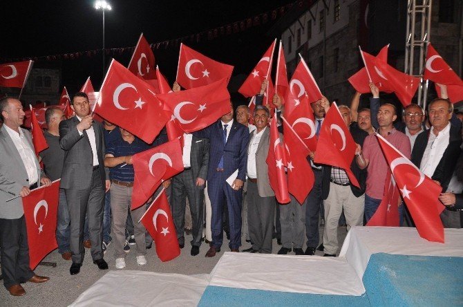 Sivas’ta demokrasi nöbeti devam ediyor