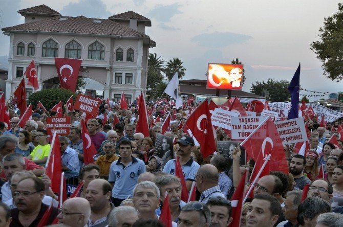 CHP’liler cumhuriyet ve demokrasi yürüyüşünde buluştu