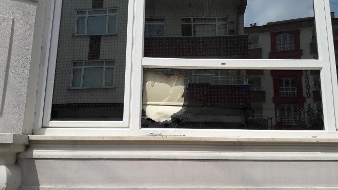 Kapatılan okulun camları kırıldı