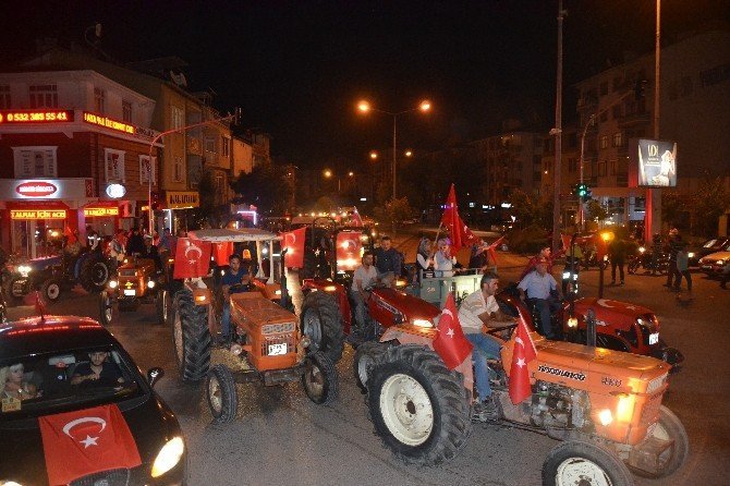 500’ü aşkın traktörle demokrasi konvoyu