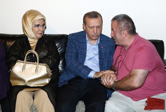 Cumhurbaşkanı Erdoğan, demokrasi şehidinin ailesini ziyaret etti