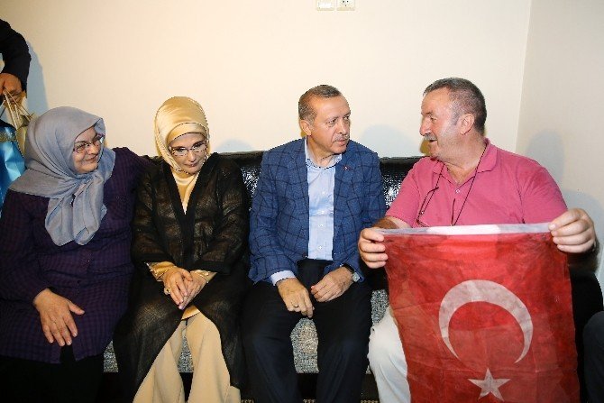 Cumhurbaşkanı Erdoğan, demokrasi şehidinin ailesini ziyaret etti
