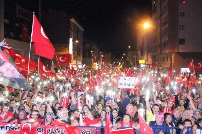 Mustafa Yıldızdoğan Nevşehir’de demokrasi nöbetine katıldı