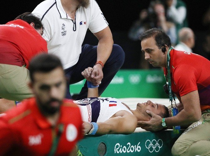 Rio 2016’da Fransız jimnastikçinin bacağı kırıldı