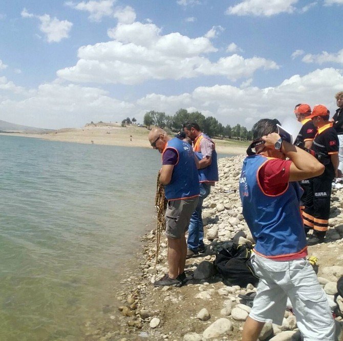 Serinlemek için baraj gölüne giren Suriyeli genç boğuldu