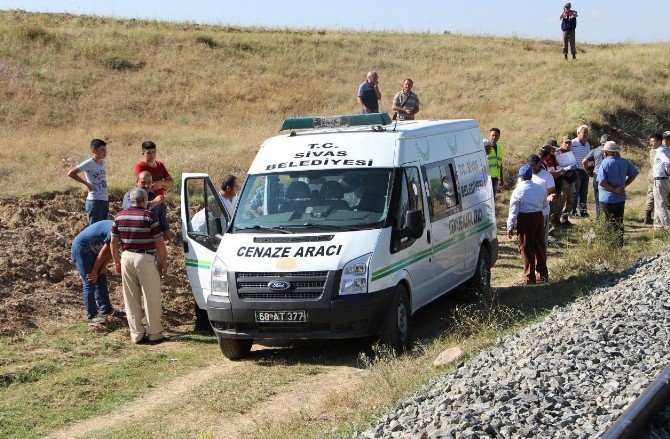 Sivas’ta lokomotifin çarptığı çocuk hayatını kaybetti