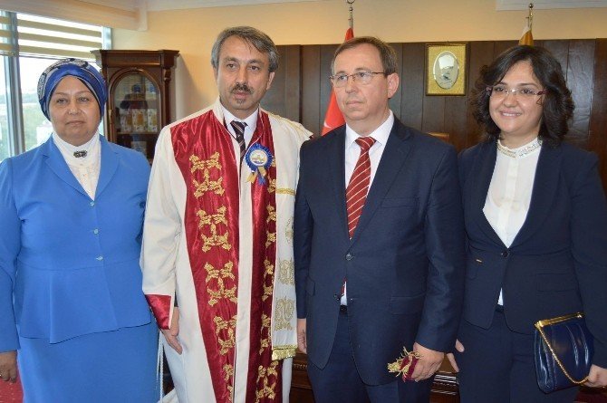 Trakya Üniversitesi 9’ncu dönem Rektörü Prof. Dr. Erhan Tabakoğlu görevi teslim aldı