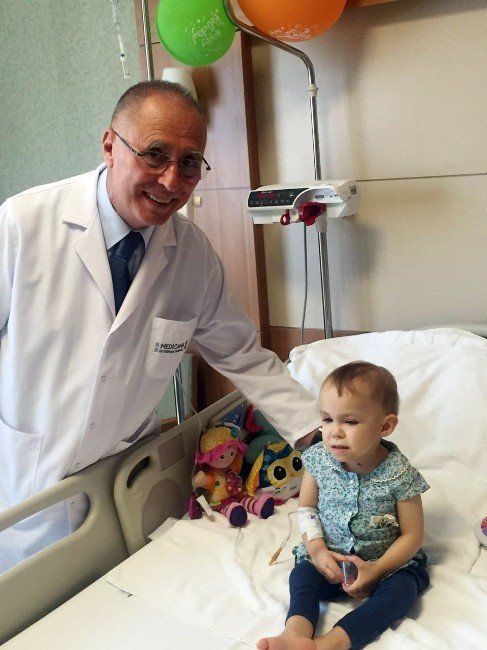 4 yaşındaki Sofia Türkiye’de organ nakli oldu