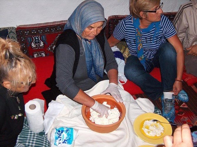 Çeşme’nin geleneksel peyniri "Kopanisti" Kars’ta tanıtıldı