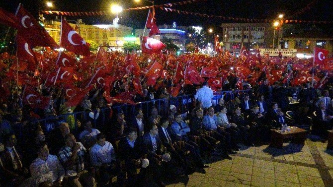 Erzincan halkı demokrasi ve şehitler mitinginde buluştu