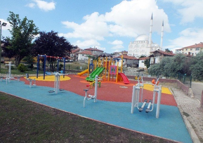 Keçiören Belediyesi parklara oyun ve spor alanları kuruyor