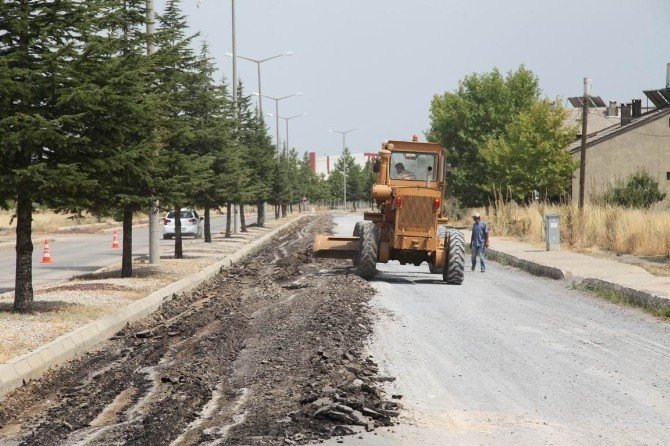 Seydişehir Belelediyesi, bozuk yolları onarıyor