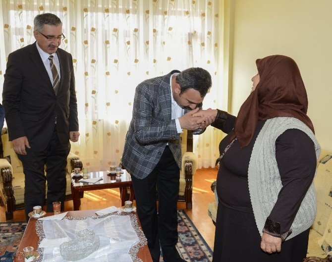 Vali Kılıç ve Başkan Külcü’den Şehit Karslı’nın ailesine taziye ziyaret