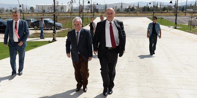 Erzurum Valisi Azizoğlu’ndan ETÜ’ye Ziyaret