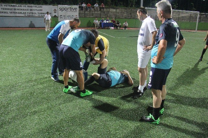 Hikmet Karaman, Veteranlar Futbol Turnuvası’nda sakatlandı