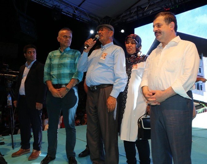Şehit Ömer Halisdemir’in babası demokrasi nöbetine katıldı