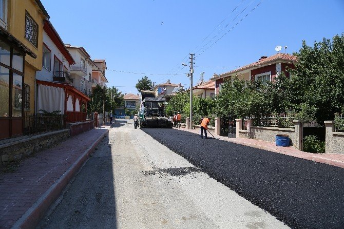 Ereğli Belediyesi sıcak asfalt serimine devam ediyor