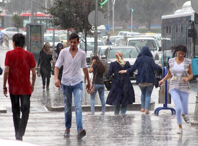 Erzurum yağmurla serinledi