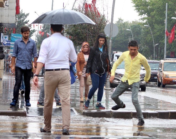 Erzurum yağmurla serinledi