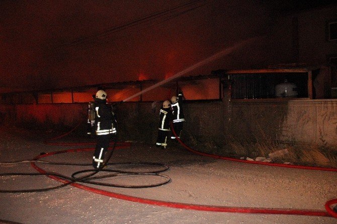Konya’da mobilya fabrikasında yangın