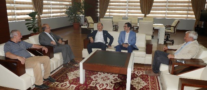 Başkan Usta’dan Büyükşehir Belediye Başkanı Gümrükçüoğlu’na ziyaret