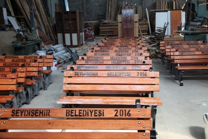 Seydişehir Belediyesi ağaç ürünlerini marangozhanelerinde üretiyor