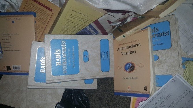 Çanakkale’de çöp konteynerinde FETÖ’ye ait kitaplar bulundu
