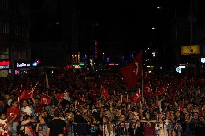 Uğur Işılak’tan Nevşehir’de teşekkür konseri