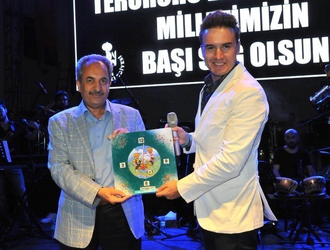 Mustafa Ceceli’den Akşehir’de tasavvuf musikisi konseri