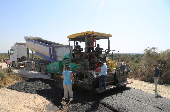 Erdemli Belediyesi asfalt çalışmalarını sürdürüyor