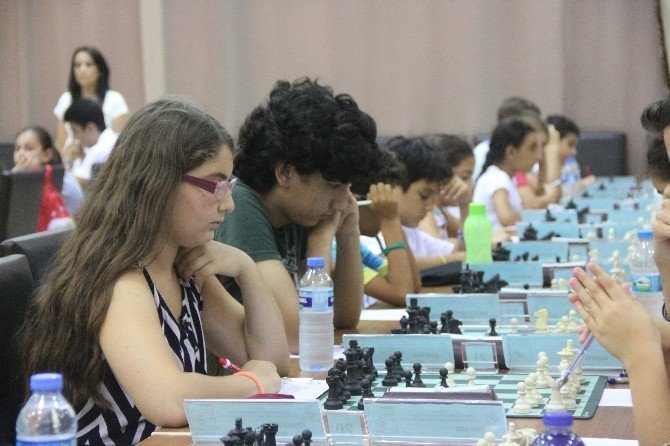 Hatay’da 8. Uluslararası Satranç Turnuvası heyecanı