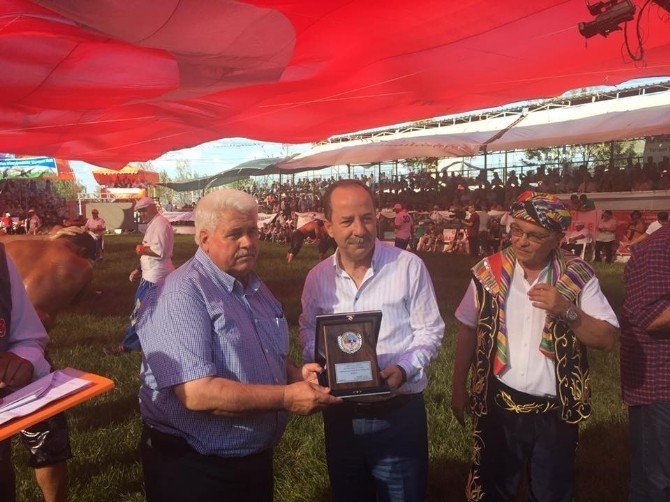 Edirne Belediye Başkanı Gürkan, Çardak güreşlerine katıldı