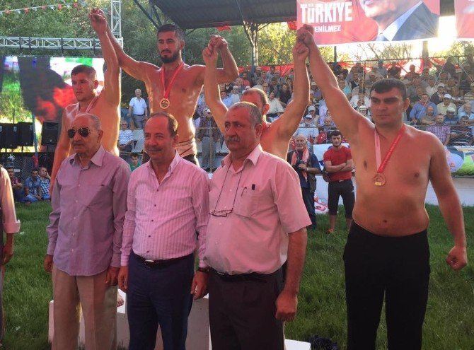 Edirne Belediye Başkanı Gürkan, Çardak güreşlerine katıldı