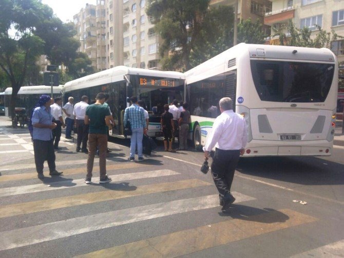 Şanlıurfa’da belediye yolcu otobüsleri çarpıştı