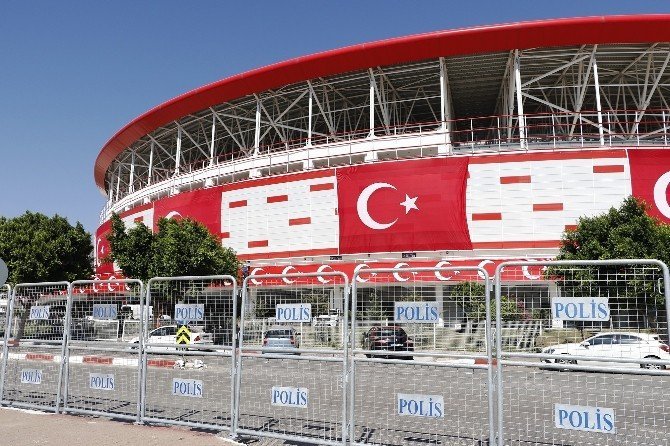 Antalya Stadyumu’nda hazırlıklar tamam