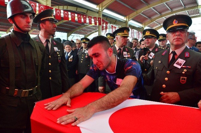 Zonguldak şehit Uzman Onbaşı Kerim Keçeci’ye ağlıyor