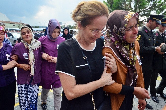 Zonguldak şehit Uzman Onbaşı Kerim Keçeci’ye ağlıyor