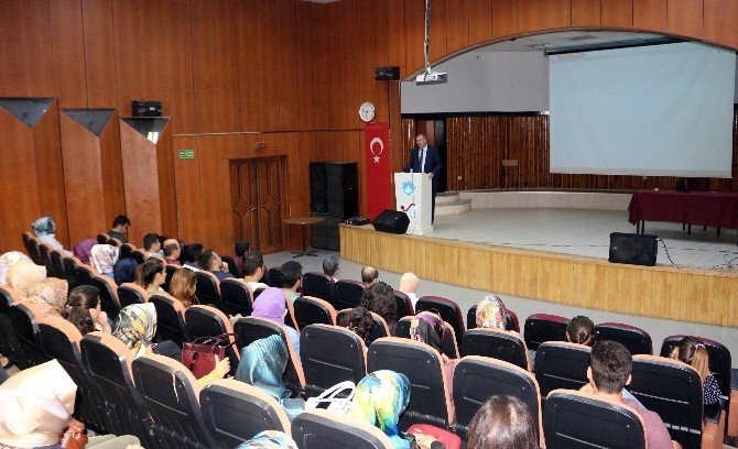 Ağrı'da öğretmen adaylarına seminer