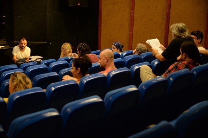 Büyükşehir tiyatroları, yeni sezona Jan Darc oyunuyla hazırlanıyor