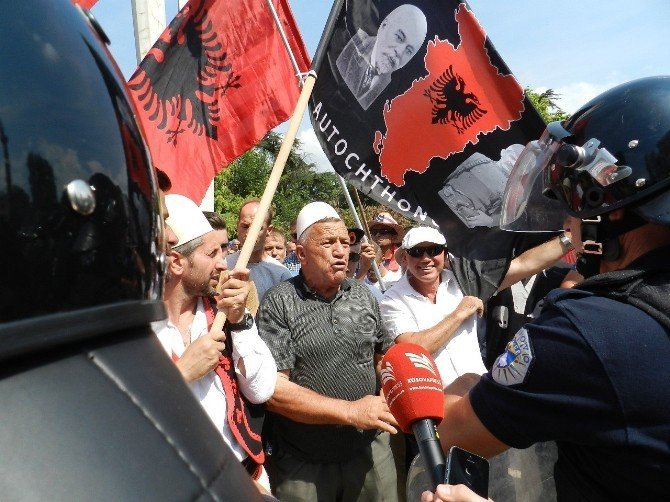 Kosova ile Karadağ Sınır Anlaşması’na protesto engeli