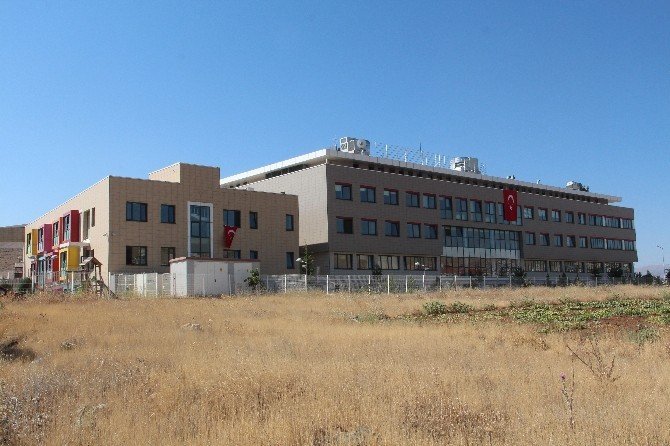 Terör saldırısında hasar gören Elazığ Emniyet Müdürlüğü, el konulan FETÖ okuluna taşındı